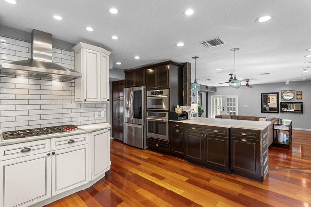 10402 OAKBROOK DRIVE, Tampa, FL 33618