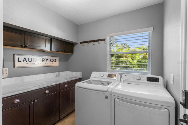 10402 OAKBROOK DRIVE, Tampa, FL 33618