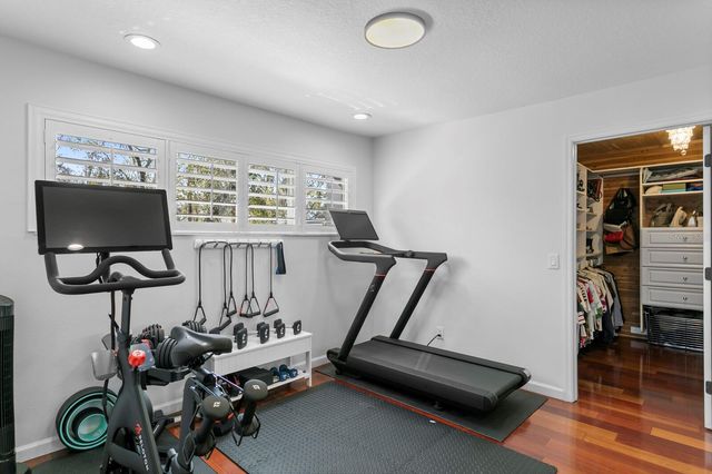 10402 OAKBROOK DRIVE, Tampa, FL 33618