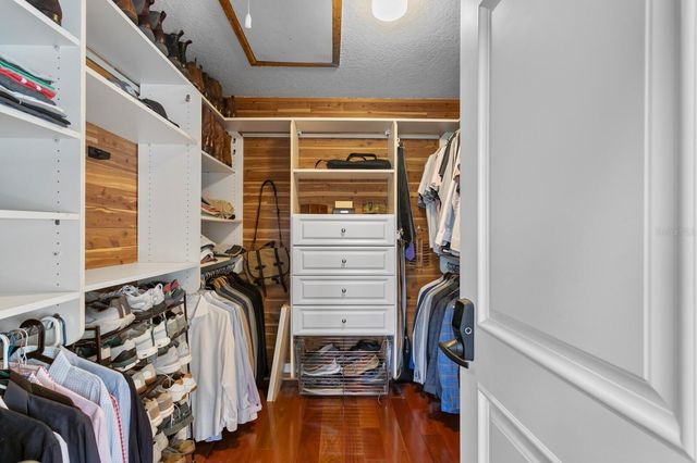 10402 OAKBROOK DRIVE, Tampa, FL 33618