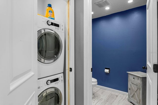 10402 OAKBROOK DRIVE, Tampa, FL 33618