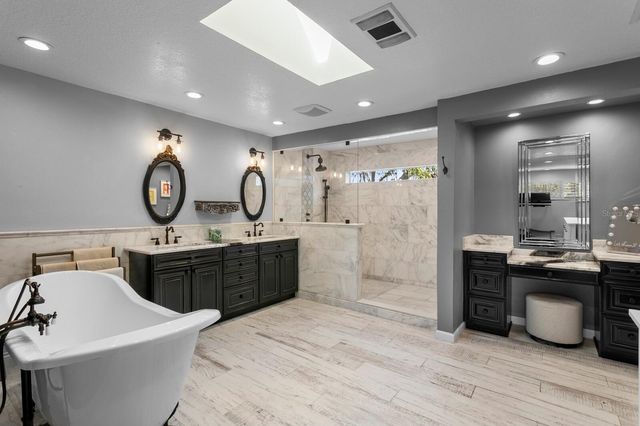 10402 OAKBROOK DRIVE, Tampa, FL 33618