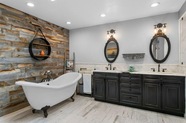 10402 OAKBROOK DRIVE, Tampa, FL 33618