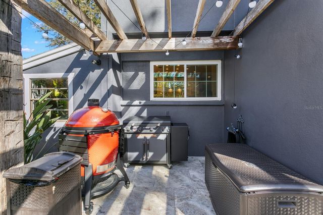 10402 OAKBROOK DRIVE, Tampa, FL 33618