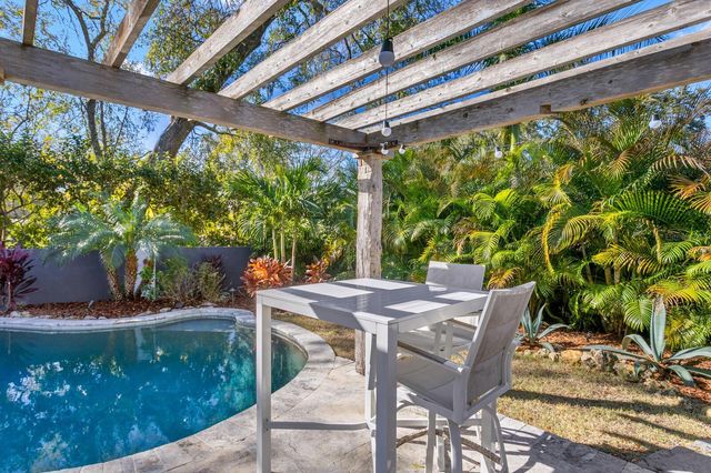 10402 OAKBROOK DRIVE, Tampa, FL 33618