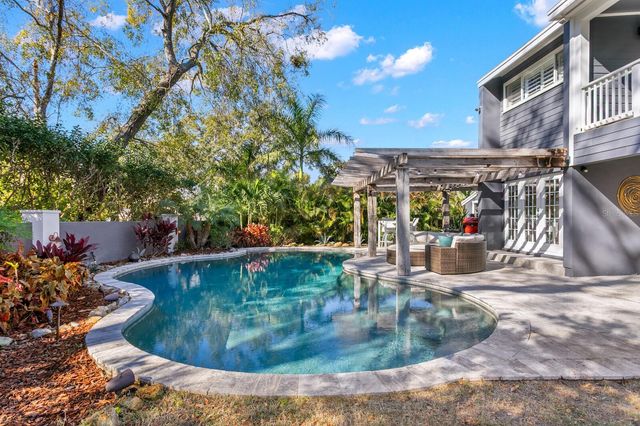 10402 OAKBROOK DRIVE, Tampa, FL 33618