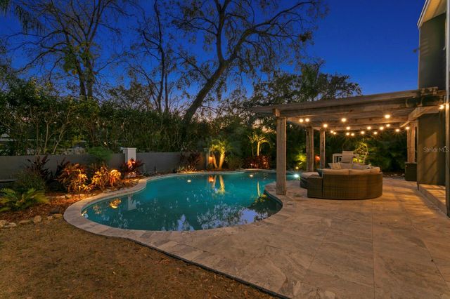 10402 OAKBROOK DRIVE, Tampa, FL 33618