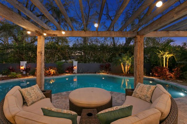 10402 OAKBROOK DRIVE, Tampa, FL 33618