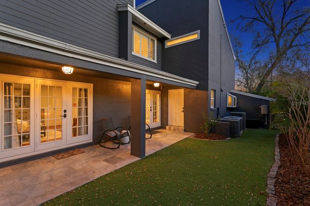 10402 OAKBROOK DRIVE, Tampa, FL 33618