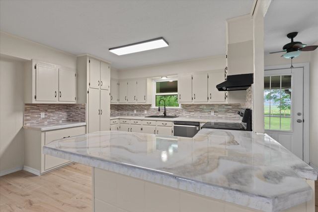 7056 Arrowwood Rd, Gilmer, TX 75644