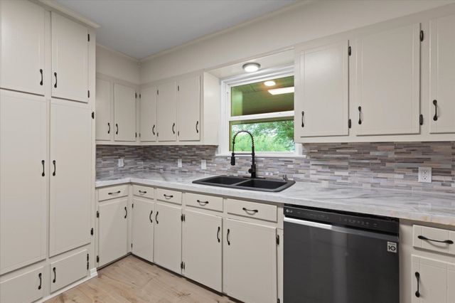 7056 Arrowwood Rd, Gilmer, TX 75644