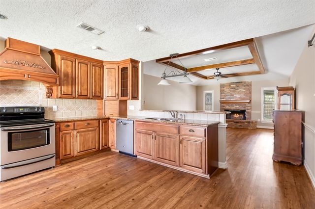 9614 Pinehurst Street, Baytown, TX 77521