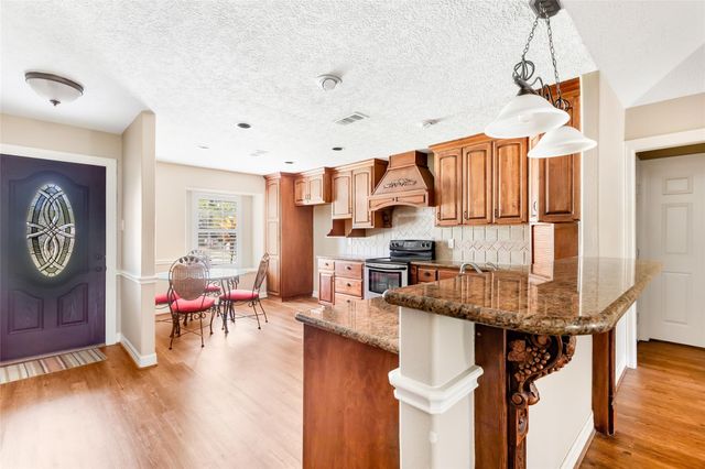 9614 Pinehurst Street, Baytown, TX 77521