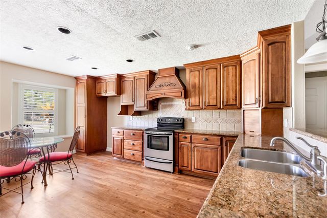 9614 Pinehurst Street, Baytown, TX 77521