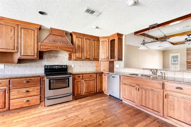 9614 Pinehurst Street, Baytown, TX 77521