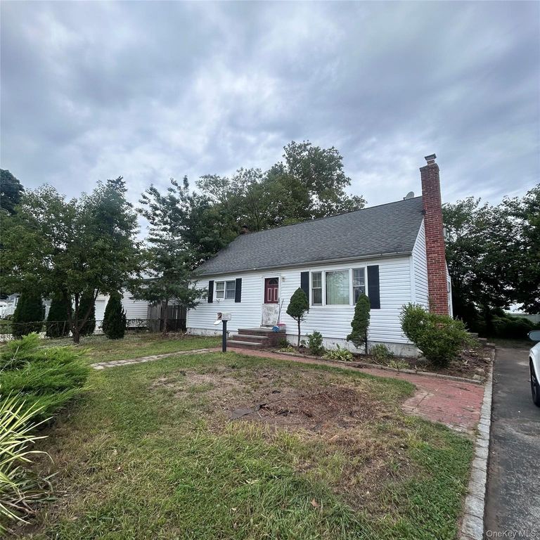 364 42nd Street, Lindenhurst, NY 11757 — exterior