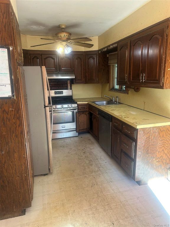 364 42nd Street, Lindenhurst, NY 11757 — photo 2