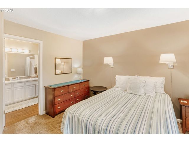 13217 Sw SUMMERWOOD Dr, Portland, OR 97223