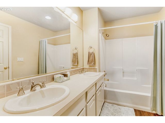 13217 Sw SUMMERWOOD Dr, Portland, OR 97223