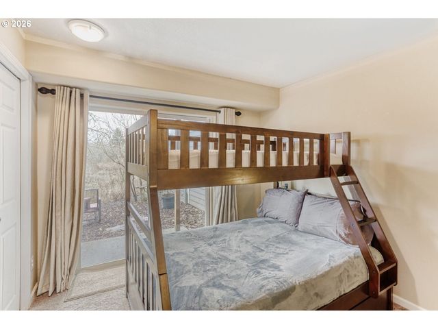 13217 Sw SUMMERWOOD Dr, Portland, OR 97223