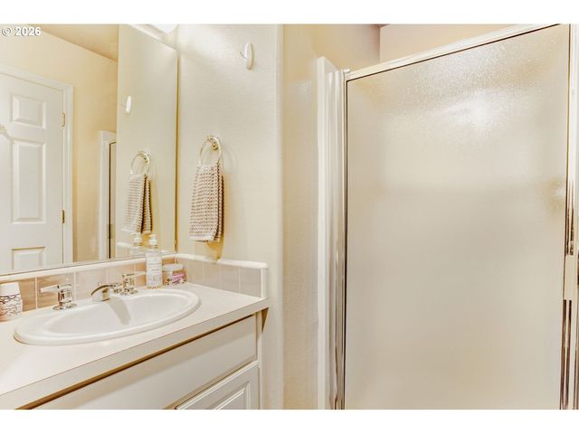 13217 Sw SUMMERWOOD Dr, Portland, OR 97223