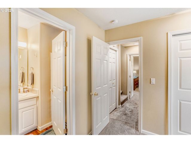 13217 Sw SUMMERWOOD Dr, Portland, OR 97223