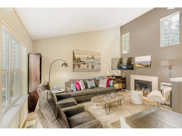 13217 Sw SUMMERWOOD Dr, Portland, OR 97223