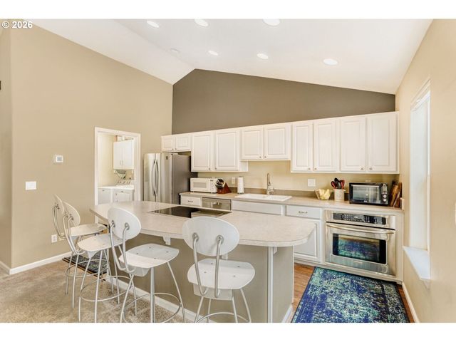 13217 Sw SUMMERWOOD Dr, Portland, OR 97223