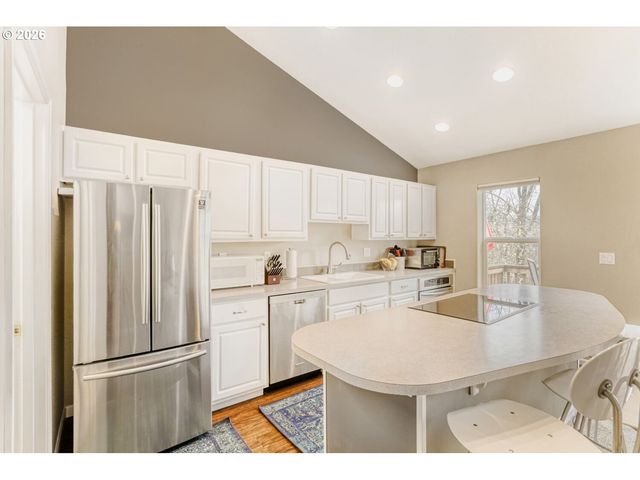 13217 Sw SUMMERWOOD Dr, Portland, OR 97223