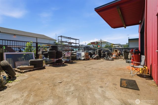 14045 Midvale Avenue N, Shoreline, WA 98133