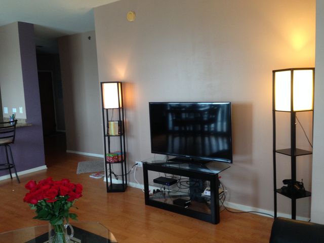 210 S Desplaines Street 1910, Chicago, IL 60661