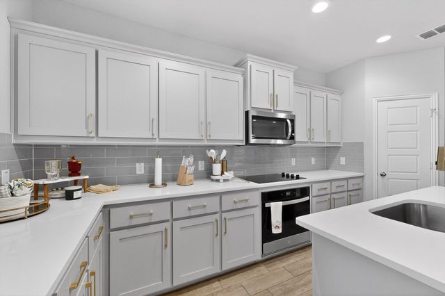 6040 Bursey Road, Watauga, TX 76148