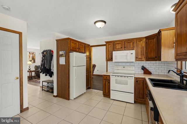 107 LYNWOOD ST, Terre Hill, PA 17581