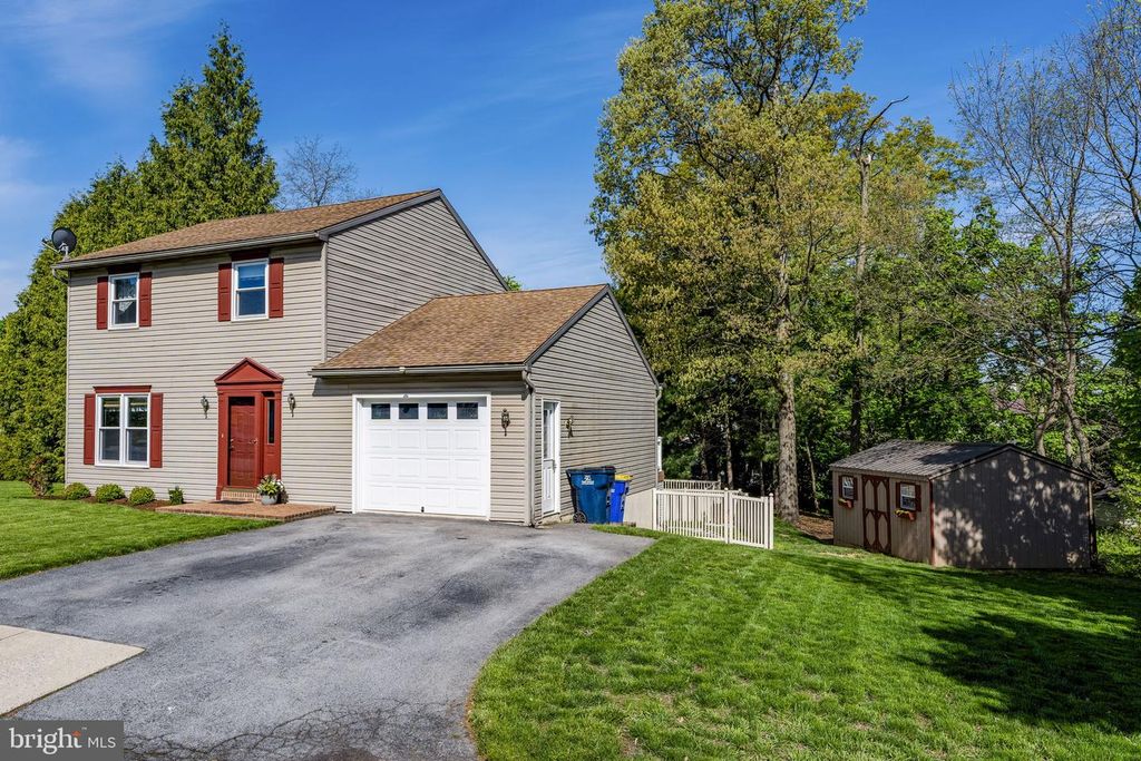 107 LYNWOOD ST, Terre Hill, PA 17581