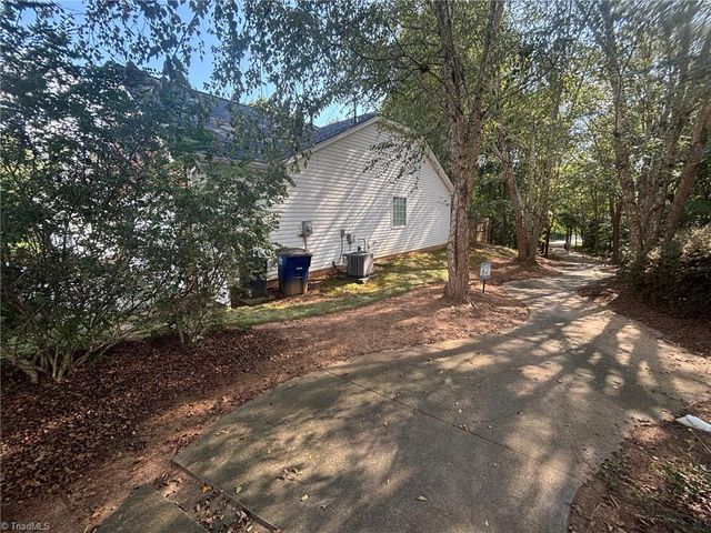 5024 Brian Center Lane, Winston-salem, NC 27105