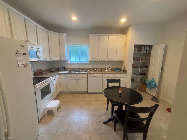 5024 Brian Center Lane, Winston-salem, NC 27105