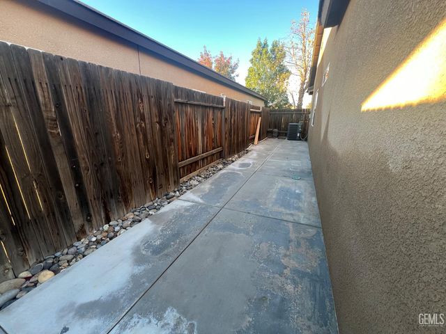 10619 Alondra Drive, Bakersfield, CA 93311