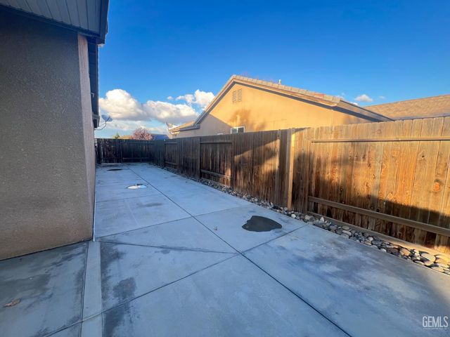 10619 Alondra Drive, Bakersfield, CA 93311