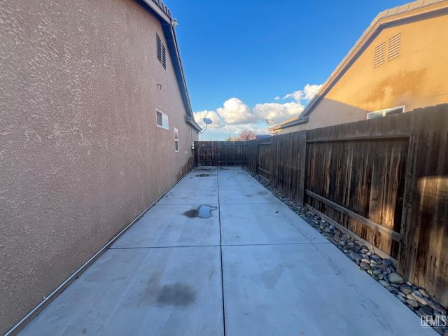 10619 Alondra Drive, Bakersfield, CA 93311