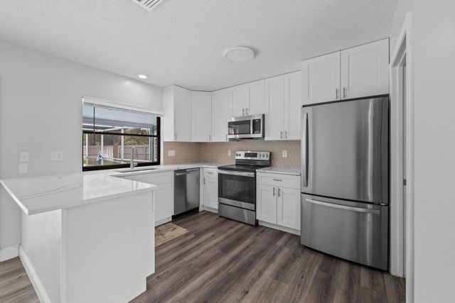 117 SE Lakehurst Drive Drive, Port St Lucie, FL 34953