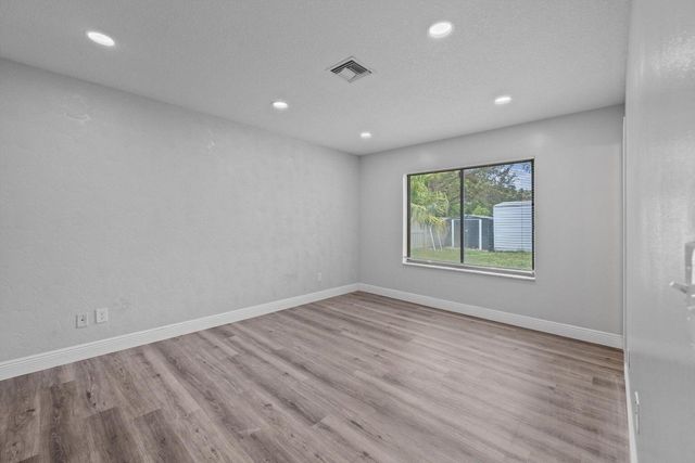 117 SE Lakehurst Drive Drive, Port St Lucie, FL 34953