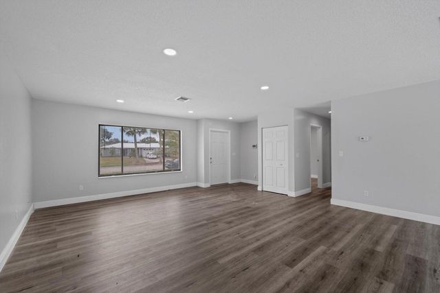 117 SE Lakehurst Drive Drive, Port St Lucie, FL 34953
