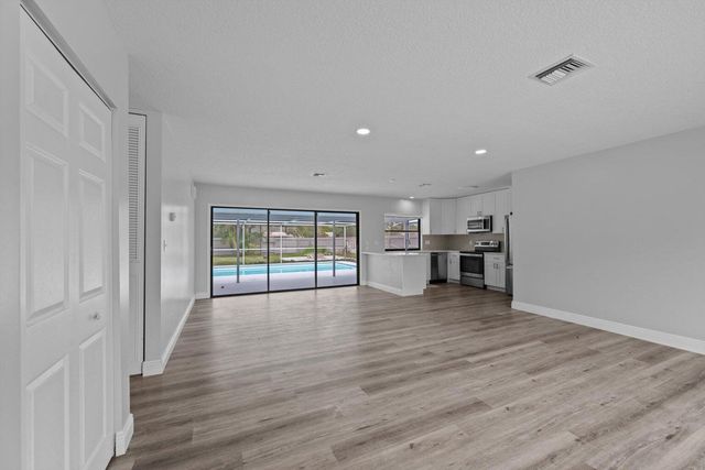 117 SE Lakehurst Drive Drive, Port St Lucie, FL 34953