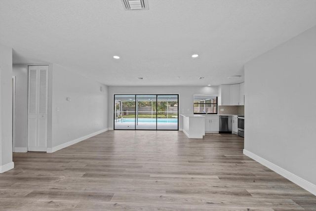 117 SE Lakehurst Drive Drive, Port St Lucie, FL 34953