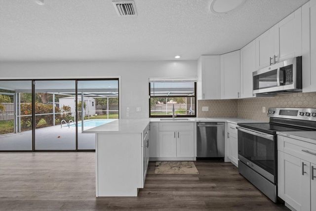 117 SE Lakehurst Drive Drive, Port St Lucie, FL 34953