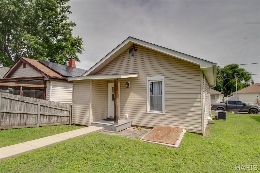 Image 25 of property listing at 110 W Cherry Street, Hartford, IL 62048