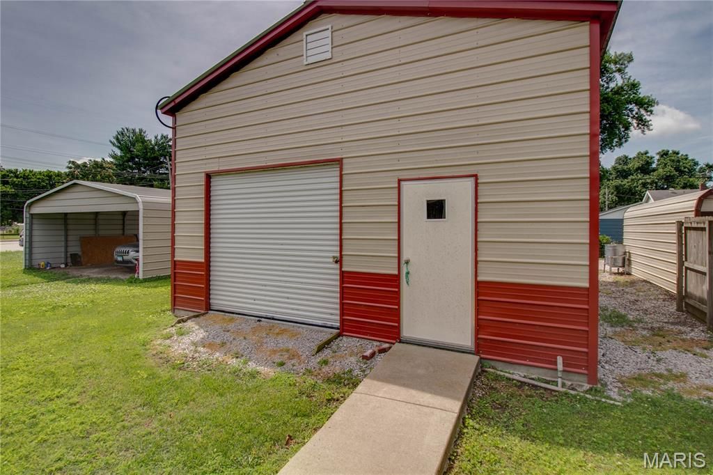 Image 28 of property listing at 110 W Cherry Street, Hartford, IL 62048
