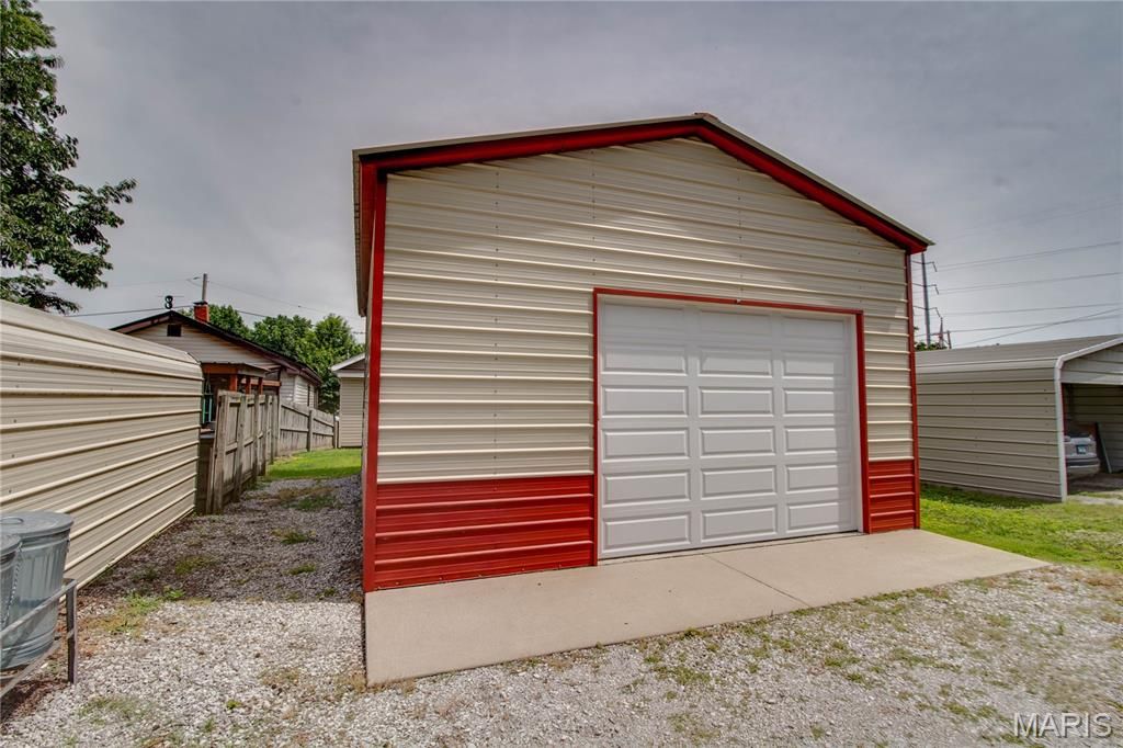 Image 31 of property listing at 110 W Cherry Street, Hartford, IL 62048