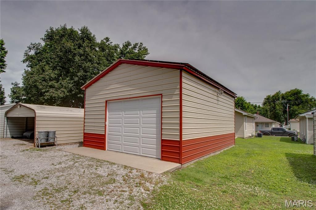 Image 32 of property listing at 110 W Cherry Street, Hartford, IL 62048