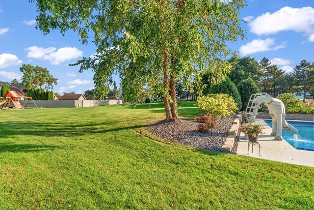 9241 Ruth Court, St. John, IN 46373